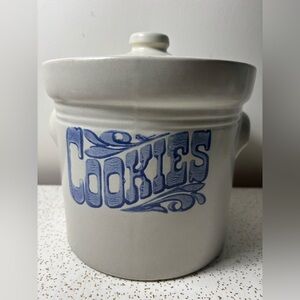 Vintage Pfaltzgraff Yorktowne stoneware cookie jar